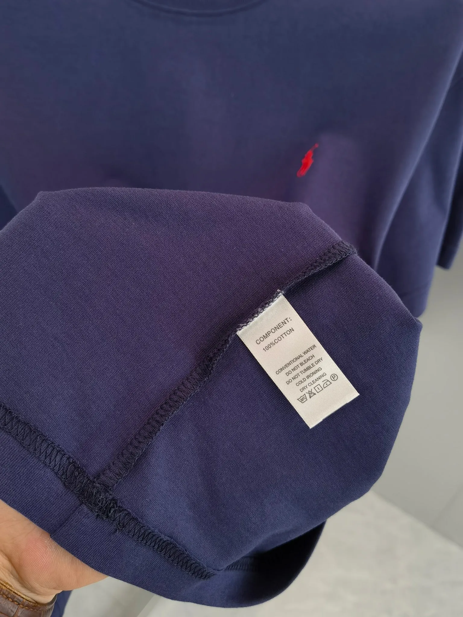 P170 🌸🌸 Ralph Lauren Polo (available all year round) short-sleeved T-shirt 280g. Couple style, same style for men and women. Made of imported custom dyed fabric, fashionable yet luxurious. The quality is unquestionable. The upper body effect is great💂🏿 The single product is very unique. Color: Picture color (7 colors) Size: M ~ 2xL